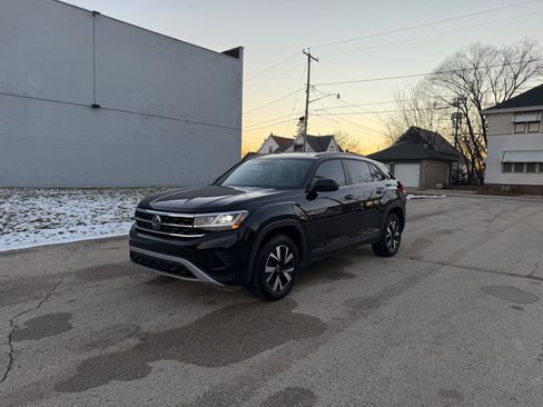Used 2021 Volkswagen Atlas Cross Sport SE image 3