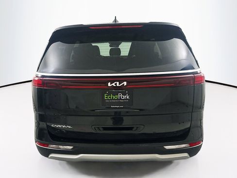 Used 2024 Kia Carnival LX image 7