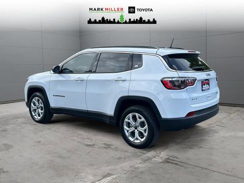 Used 2025 Jeep Compass Latitude AWD/4WD image 3