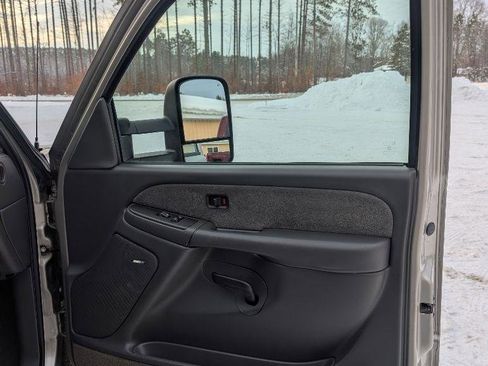 Used 2003 Chevrolet Silverado 2500 LS RWD image 17