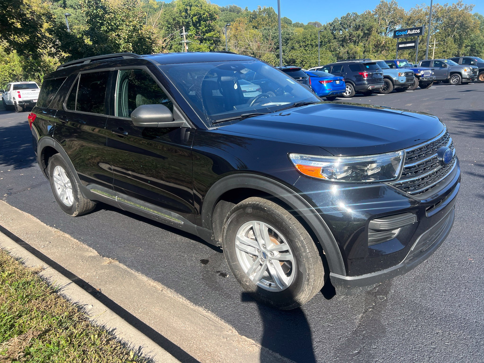 Used 2020 Ford Explorer XLT w/ Comfort Package AWD/4WD image 3