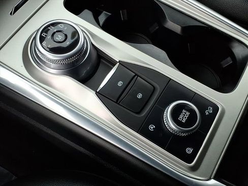 Used 2020 Ford Explorer XLT w/ Equipment Group 202A image 17