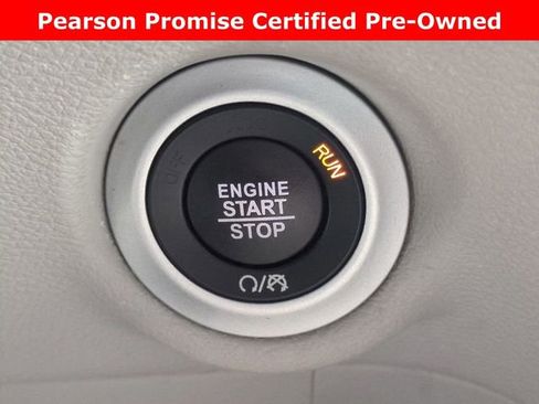 Used 2024 Chrysler Pacifica Touring-L image 27