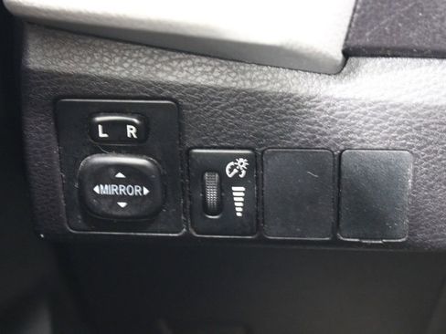 Used 2016 Toyota Corolla LE image 21