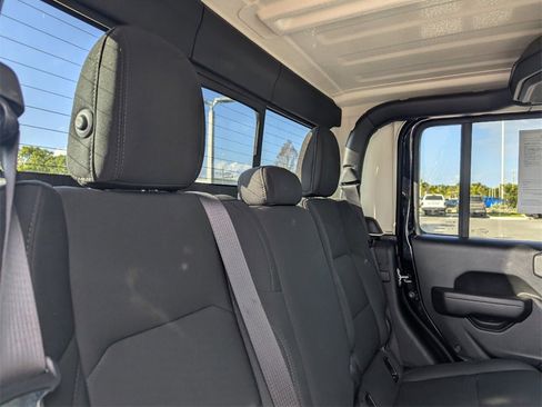 Used 2023 Jeep Gladiator Sport image 14