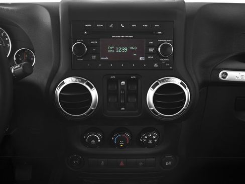 Used 2016 Jeep Wrangler Unlimited Sahara AWD/4WD image 13