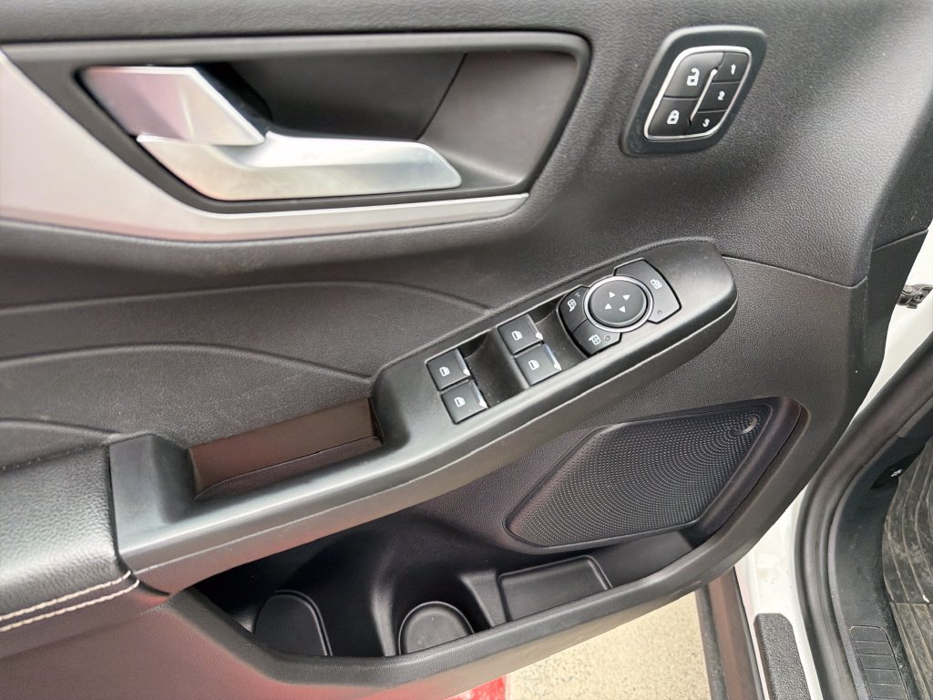 Used 2024 Ford Escape Platinum AWD/4WD image 11