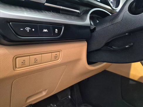 Used 2024 Kia Carnival LX FWD image 16