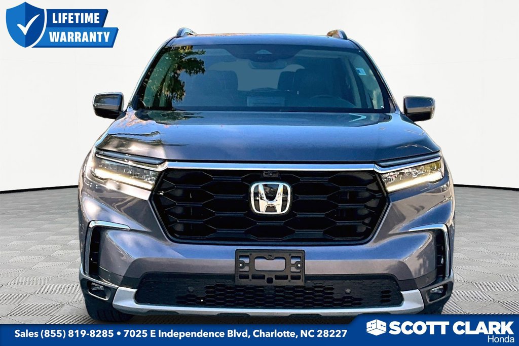 Used 2025 Honda Pilot Elite image 2