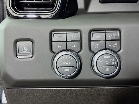 Certified 2026 GMC Sierra 1500 AT4 w/ Technology Package AWD/4WD image 12
