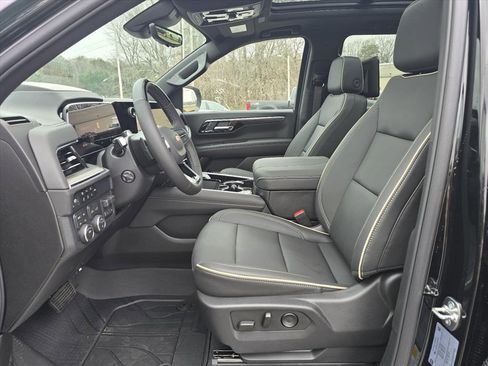 New 2026 Chevrolet Suburban Premier image 9