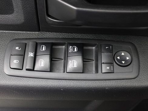 Used 2017 RAM 1500 Express w/ Express Value Package RWD image 15