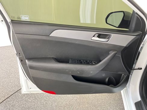 Used 2018 Hyundai Sonata SE FWD image 12