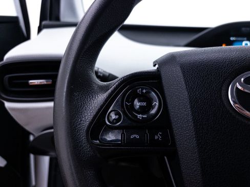 Used 2022 Toyota Prius LE FWD image 29