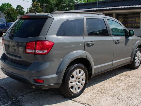 Used 2019 Dodge Journey SE w/ Connectivity Group FWD image 6