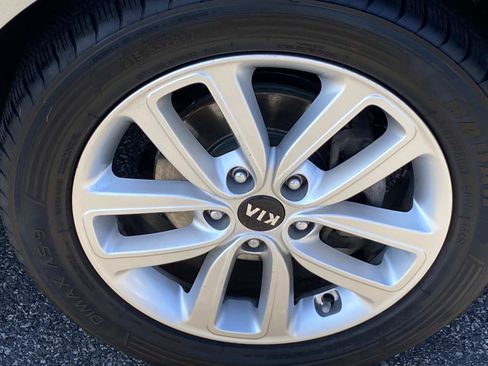 Used 2017 Kia Soul + FWD image 25