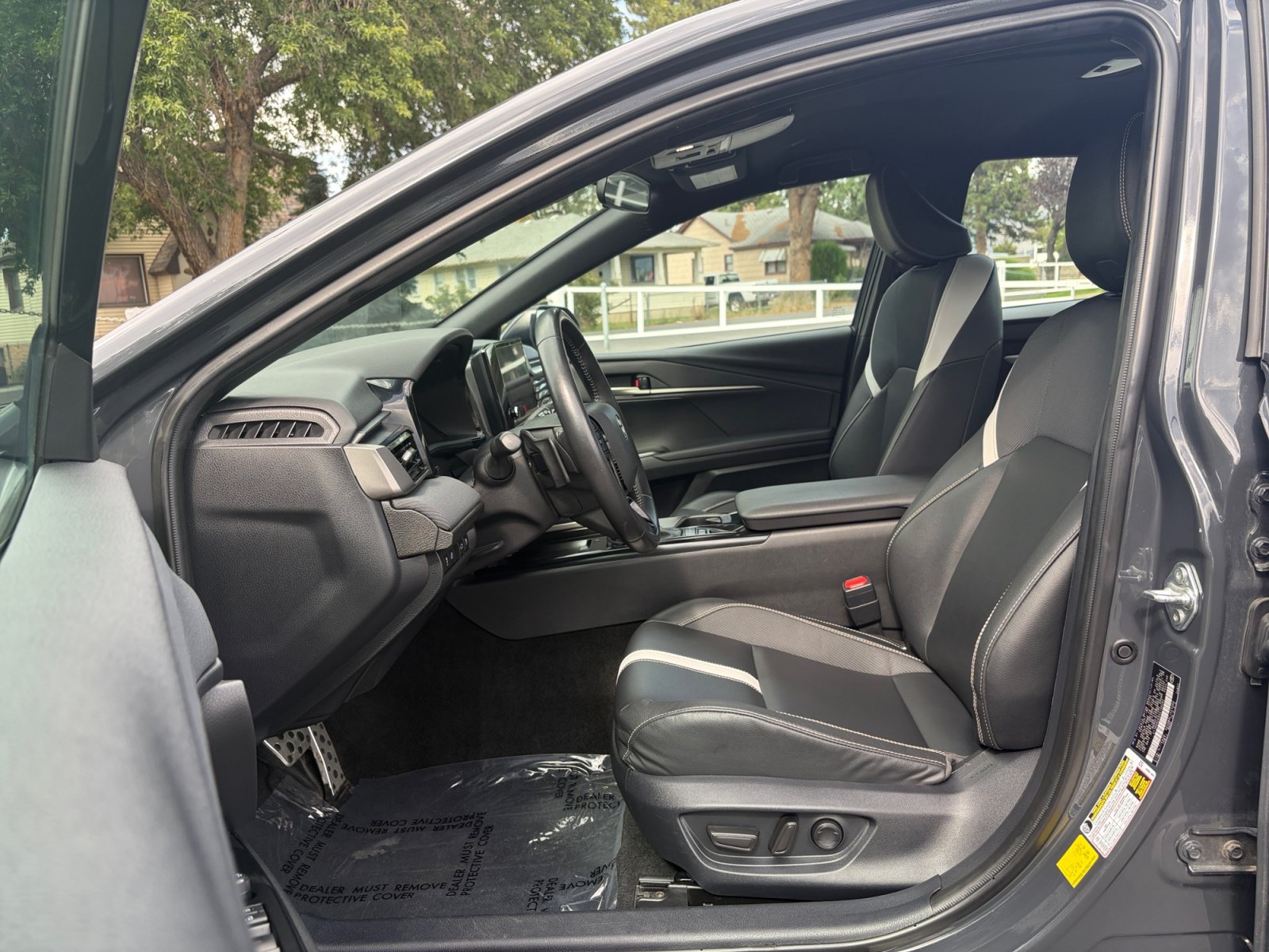 Used 2025 Toyota Camry SE FWD image 11