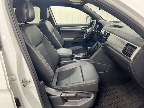 Used 2022 Volkswagen Atlas Cross Sport SE FWD image 22