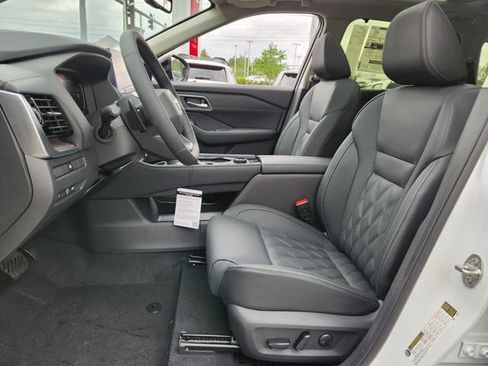 New 2026 Nissan Rogue Platinum AWD/4WD image 9