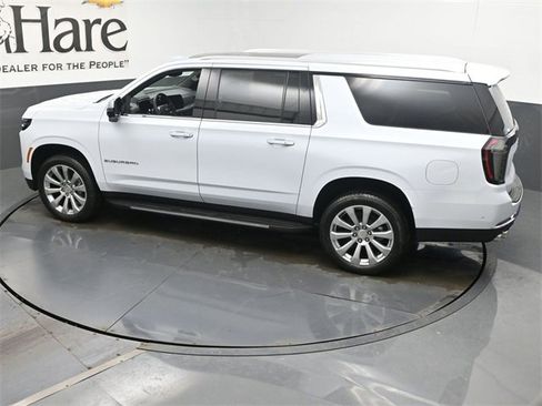 New 2026 Chevrolet Suburban Premier image 21