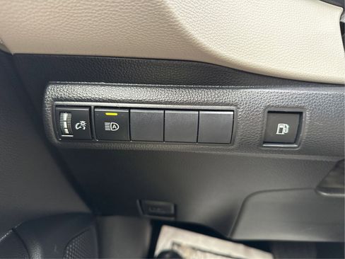 Used 2021 Toyota Corolla LE w/ Carpet Mat Package (TMS) image 19