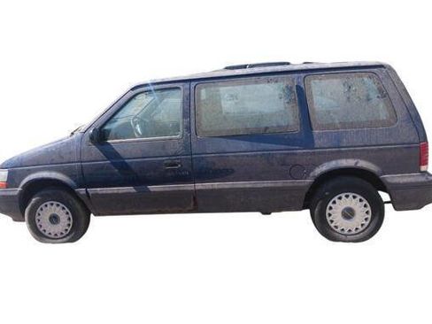 Used 1995 Plymouth Voyager FWD image 2