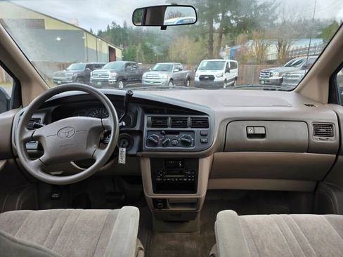 Used 1998 Toyota Sienna CE image 10