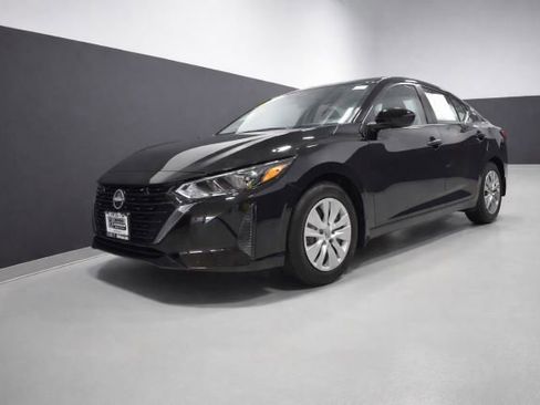 Used 2025 Nissan Sentra S image 1
