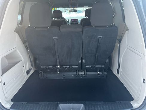 Used 2016 Dodge Grand Caravan SE image 17