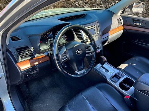 Used 2013 Subaru Outback 2.5i Limited w/ Moonroof Pkg image 12