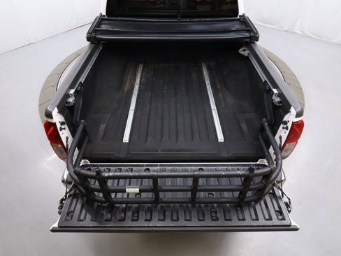 Used 2011 Nissan Frontier SL image 32