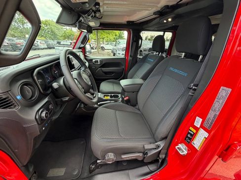 Certified 2025 Jeep Wrangler Unlimited Rubicon 4xe w/ Convenience Group AWD/4WD image 21