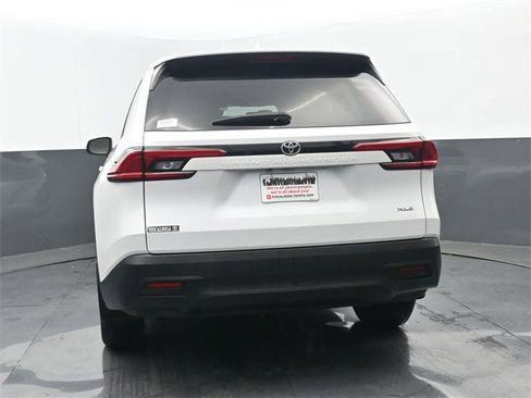 Used 2024 Toyota Grand Highlander XLE image 21