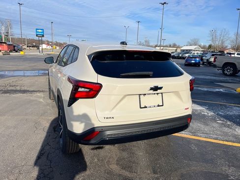 New 2026 Chevrolet Trax RS w/ Sunroof Package image 4