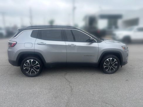Used 2023 Jeep Compass Limited w/ Sun and Sound Group AWD/4WD image 9