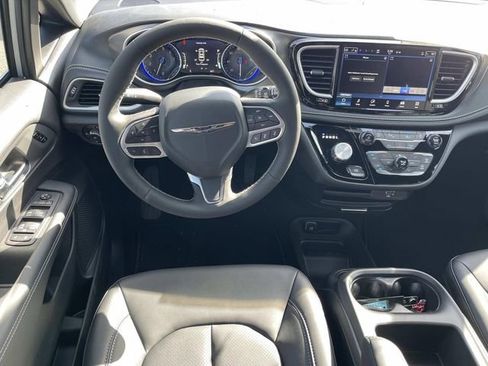 New 2026 Chrysler Pacifica Select image 13
