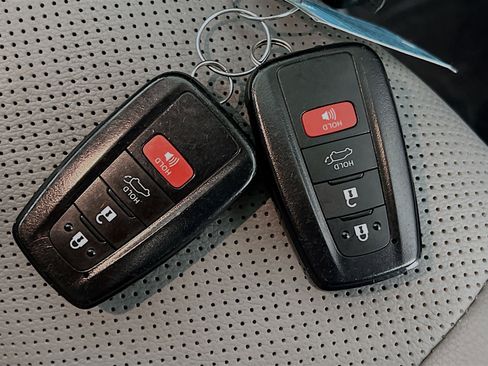 Used 2023 Toyota Highlander Limited FWD image 36