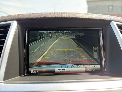 Used 2014 Mercedes-Benz GL 450 4MATIC image 32