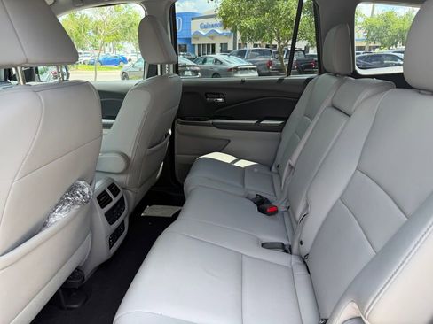 Used 2017 Honda Pilot Touring image 11