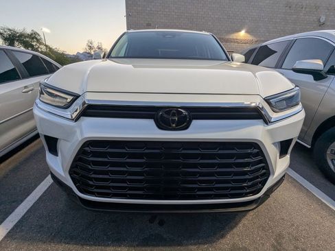 Used 2025 Toyota Grand Highlander AWD image 2