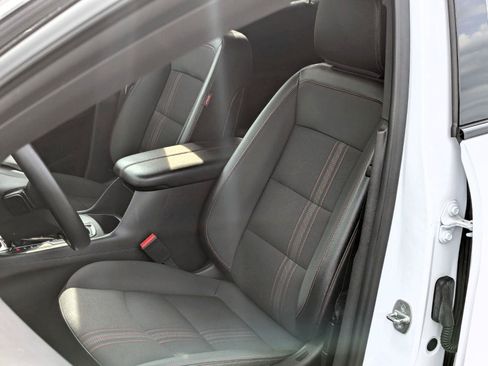 Certified 2023 Chevrolet Equinox RS AWD/4WD image 9