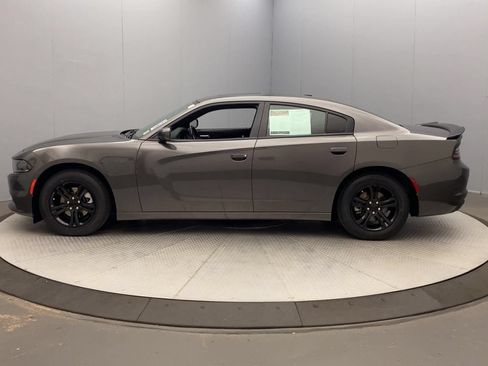Used 2022 Dodge Charger SXT w/ Leather Interior Group RWD image 2