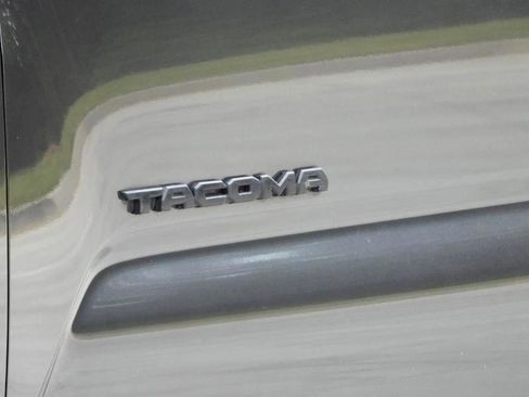 Used 2019 Toyota Tacoma SR5 RWD image 6