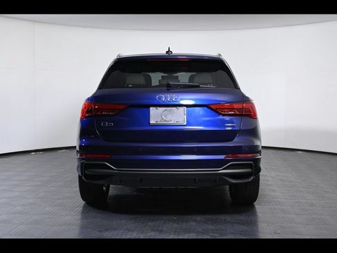 Certified 2025 Audi Q3 2.0T Premium w/ Convenience Package AWD/4WD image 4