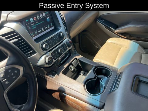 Used 2019 Chevrolet Tahoe LT w/ LT Signature Package RWD image 29