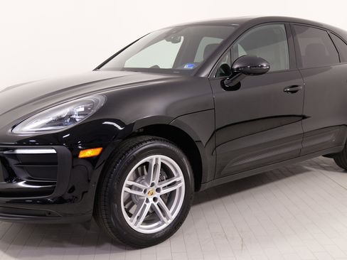 Used 2025 Porsche Macan image 3