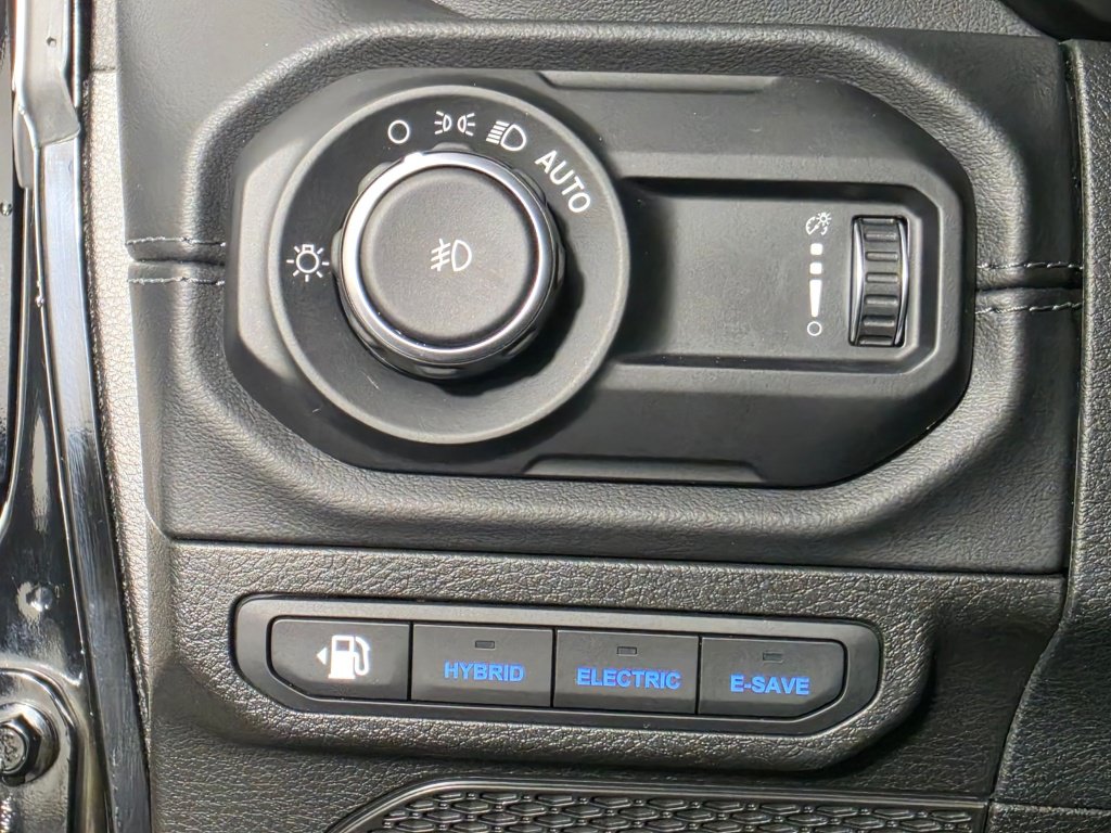 Used 2024 Jeep Wrangler Unlimited Sahara AWD/4WD image 24