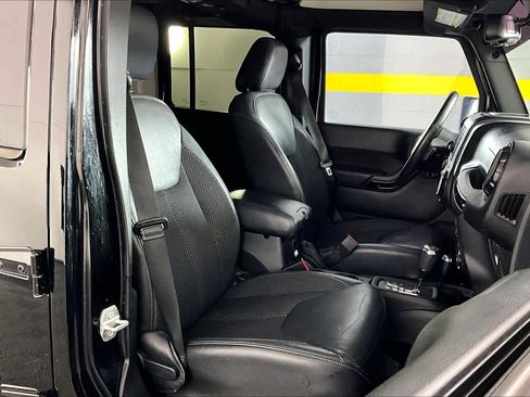 Used 2016 Jeep Wrangler Unlimited Sahara AWD/4WD image 9