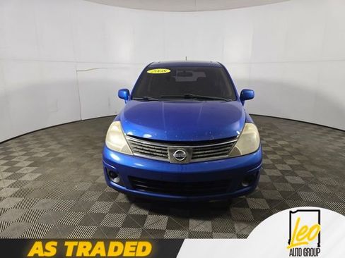 Used 2008 Nissan Versa Hatchback w/ Convenience Pkg FWD image 2
