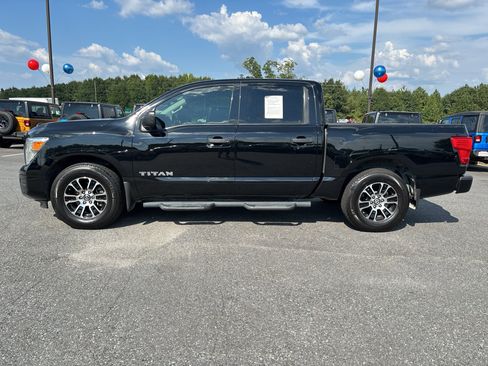 Used 2022 Nissan Titan SV w/ SV Convenience Package RWD image 3
